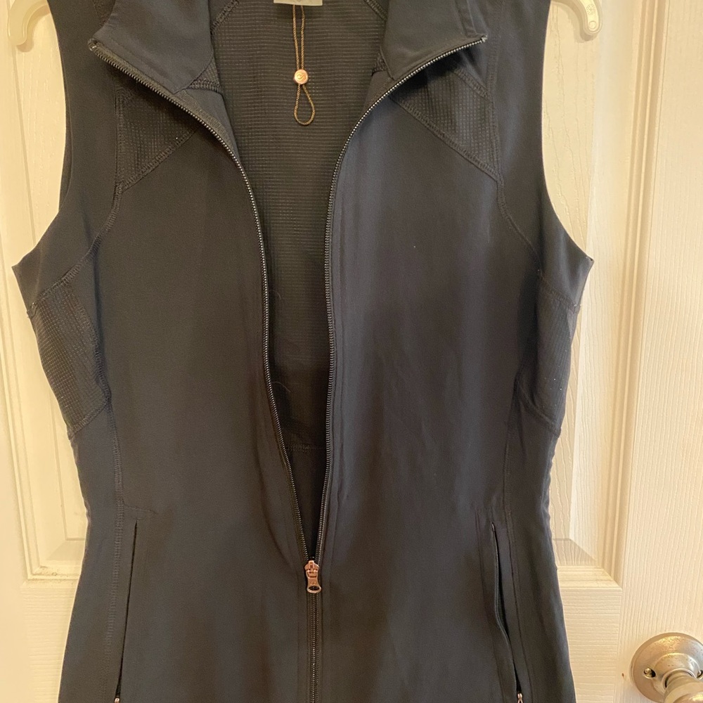 CALIA by Carrie Underwood Black Sleeveless Zip Front Vest